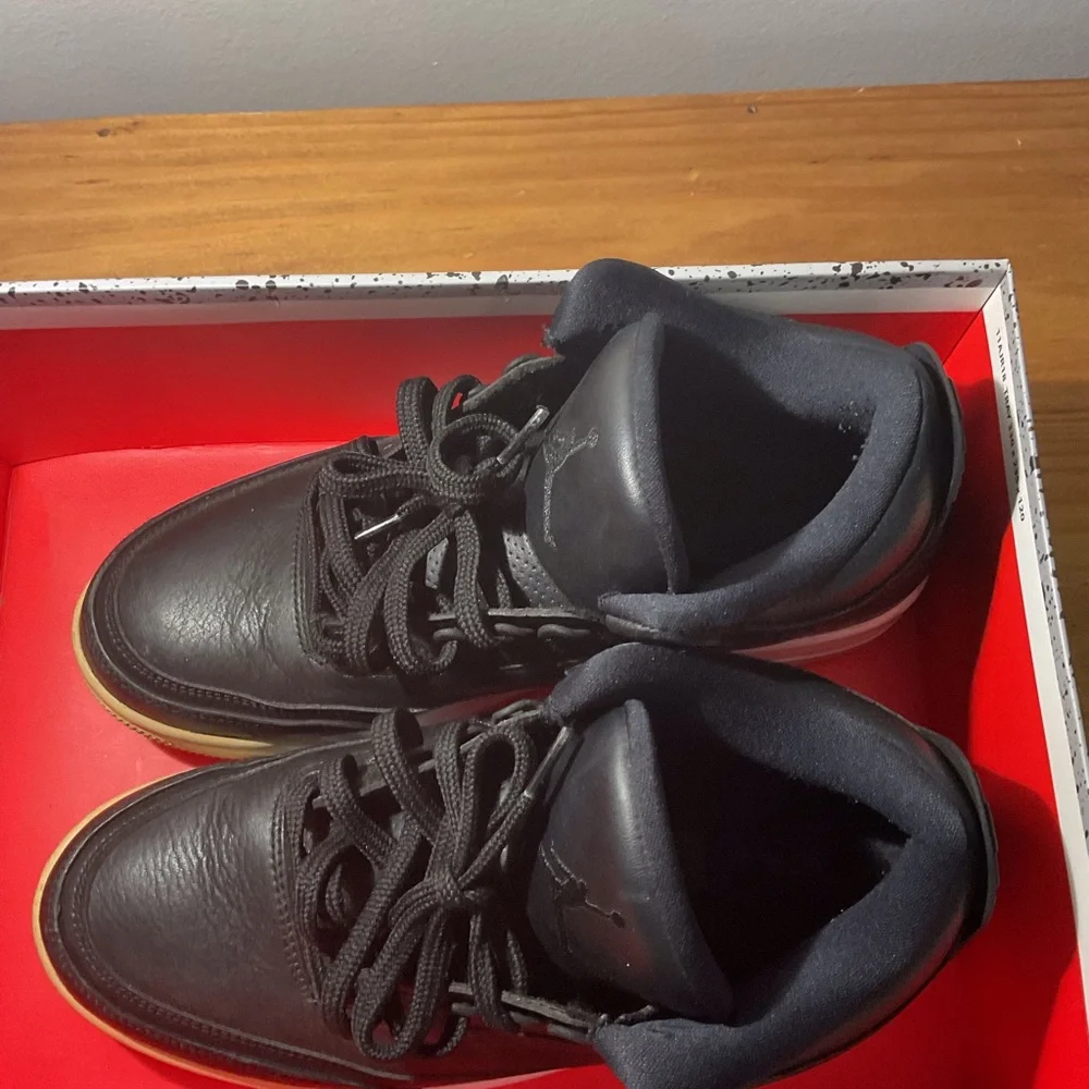 Jordan retro 3 size 8.5 Men's Black Leather